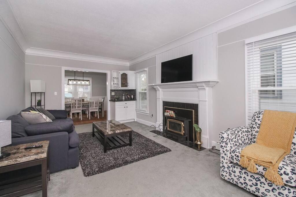 Lakeside Home In Lorain 외부 사진